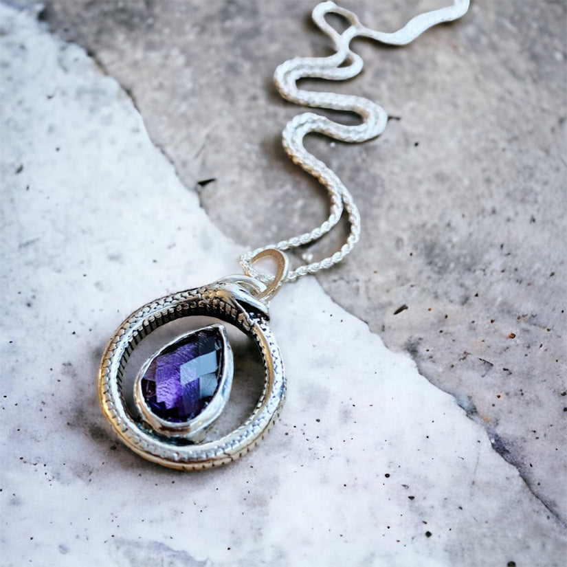 Colgante Ouroboros Purple Rain
