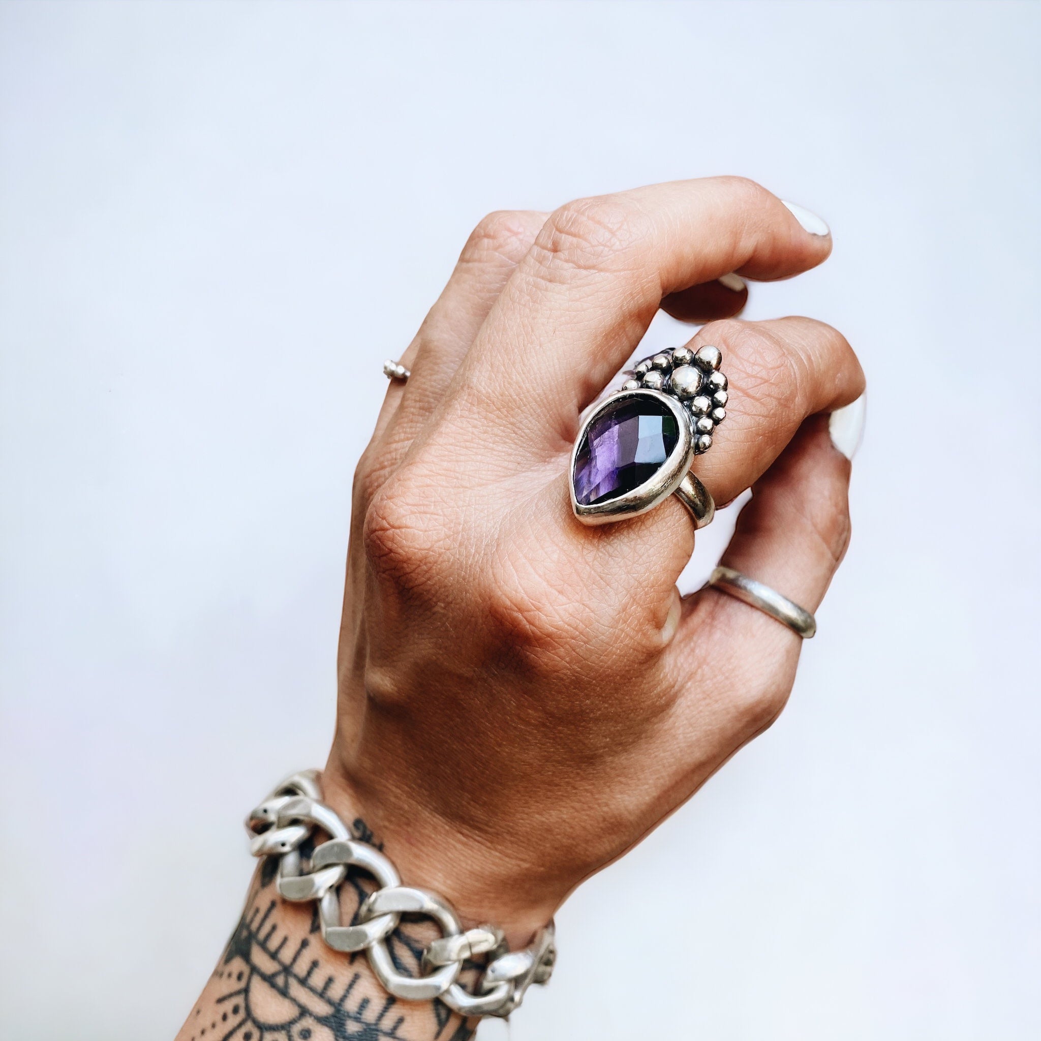 Anillo Amatista Gota Empelotada