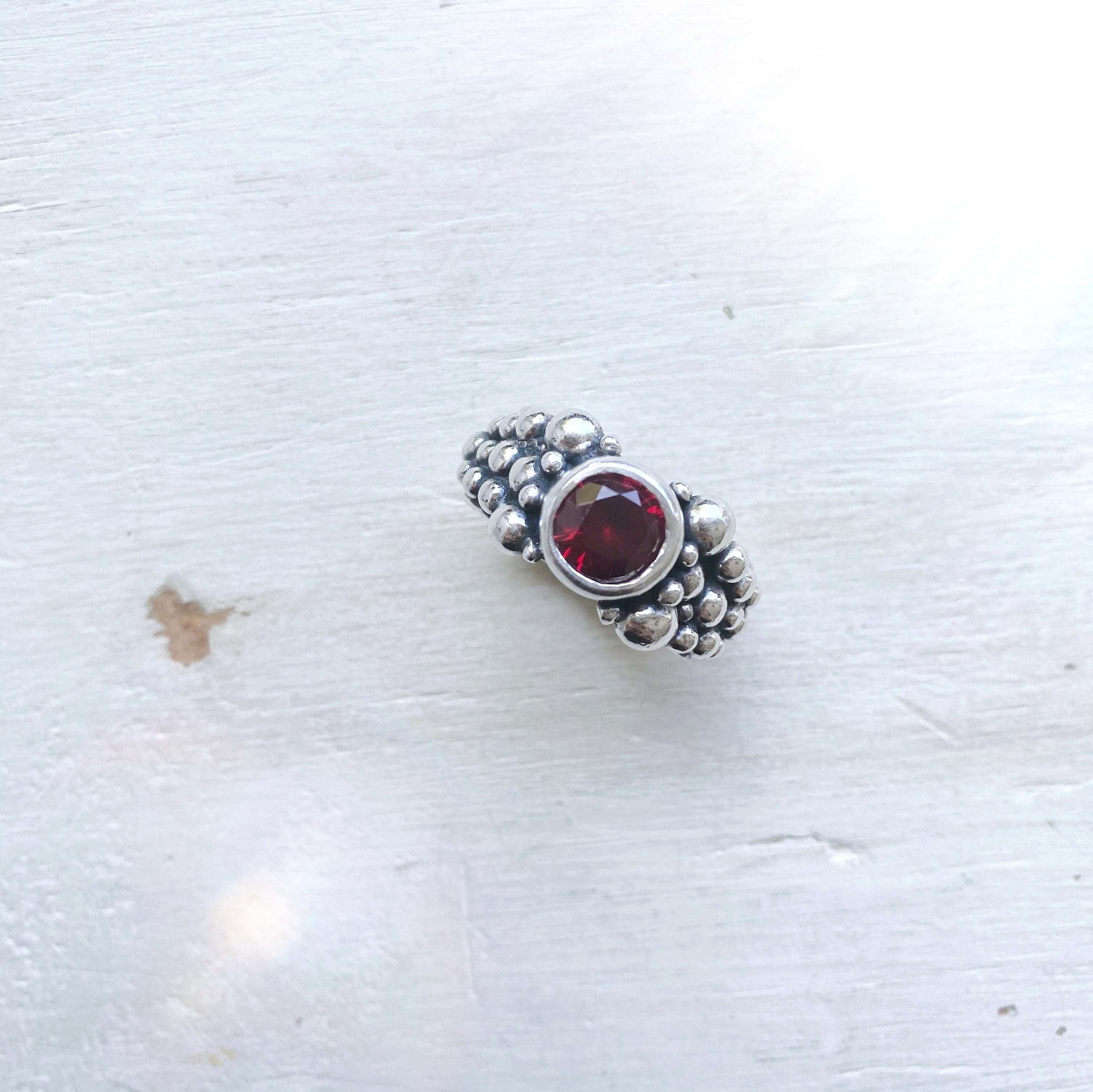 Anillo Empelotado Ruby