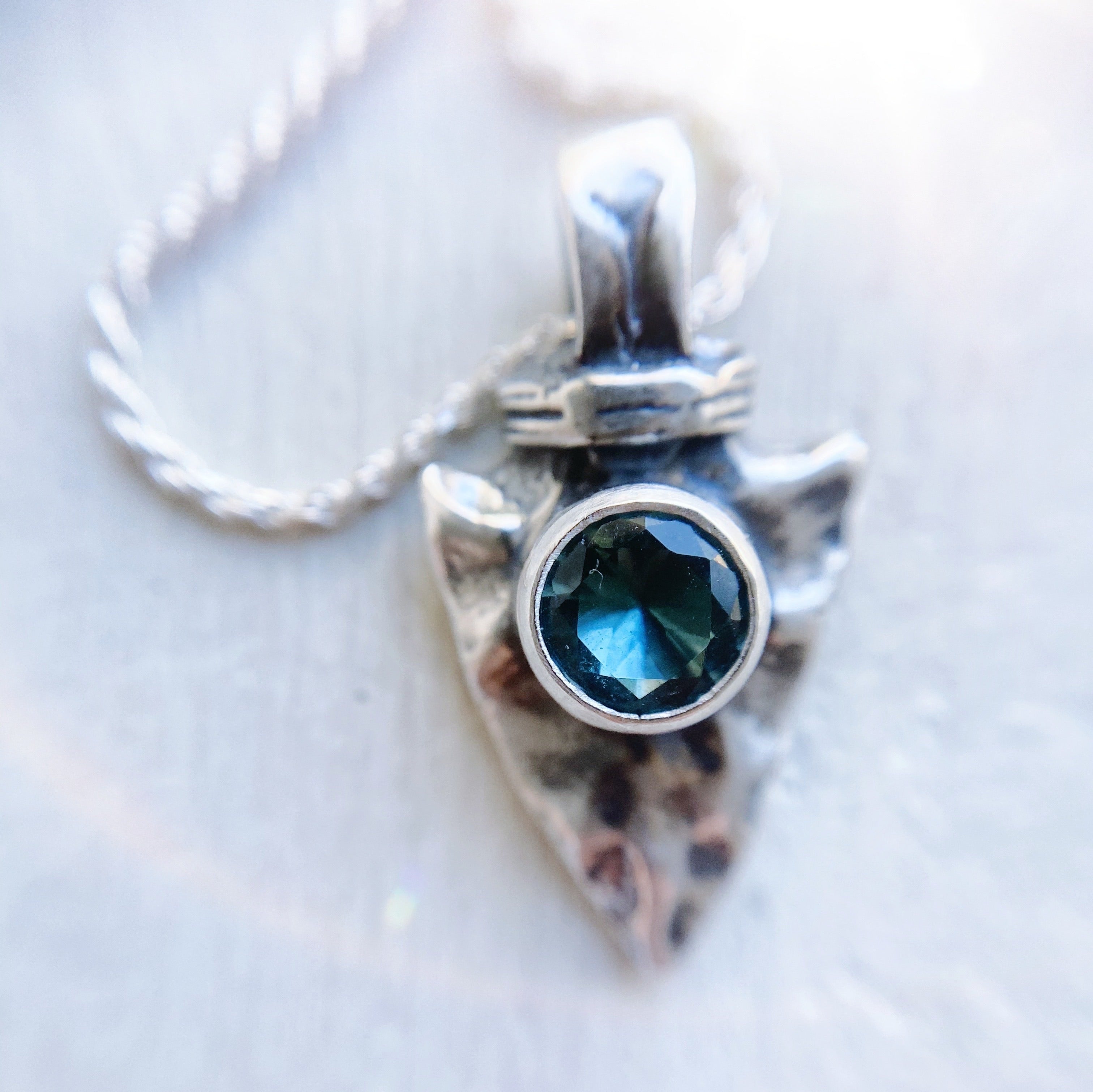 Colgante Punta de Flecha Topacio London Blue