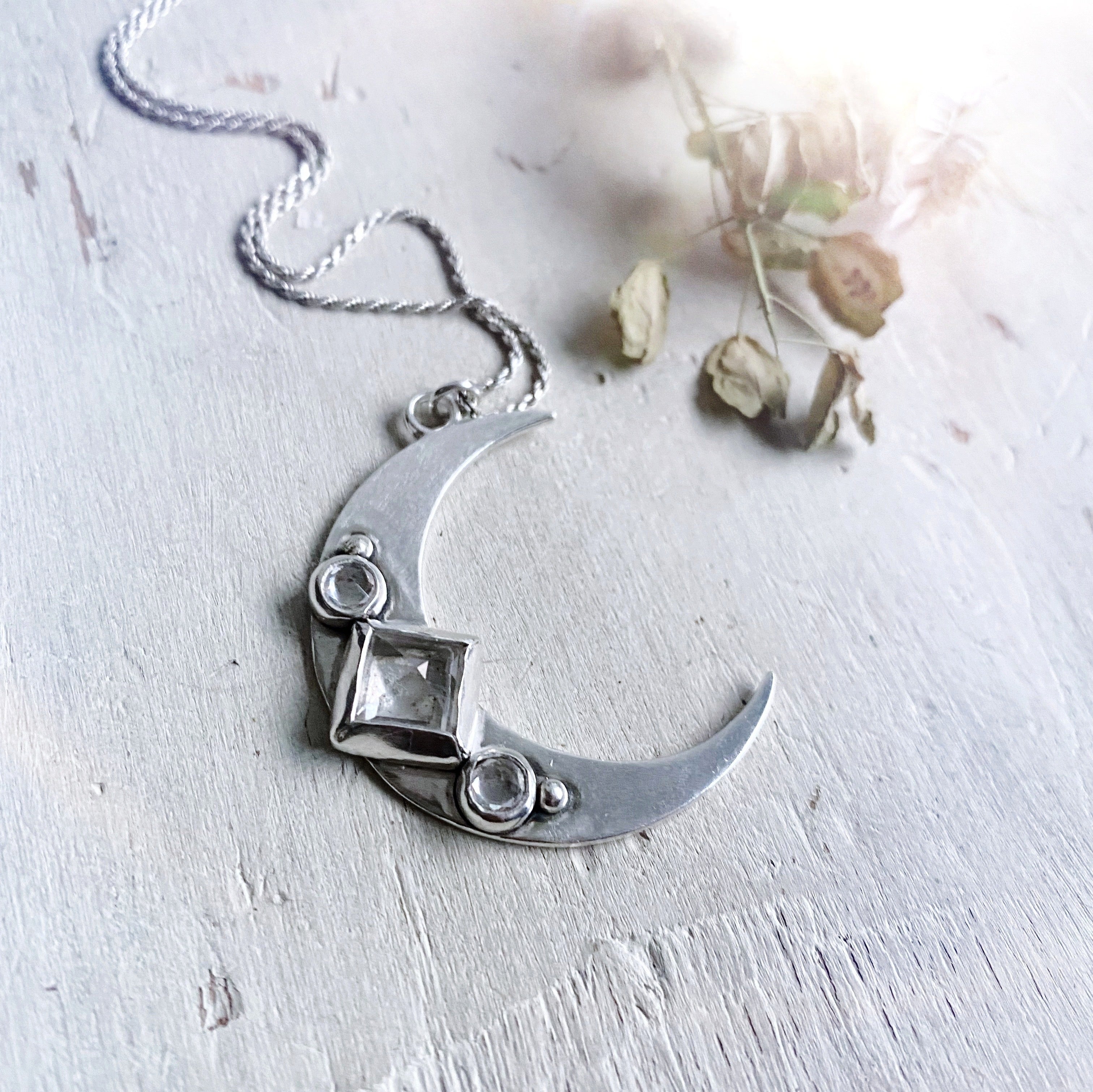 Colgante Starry New Moon + Topacios Blancos