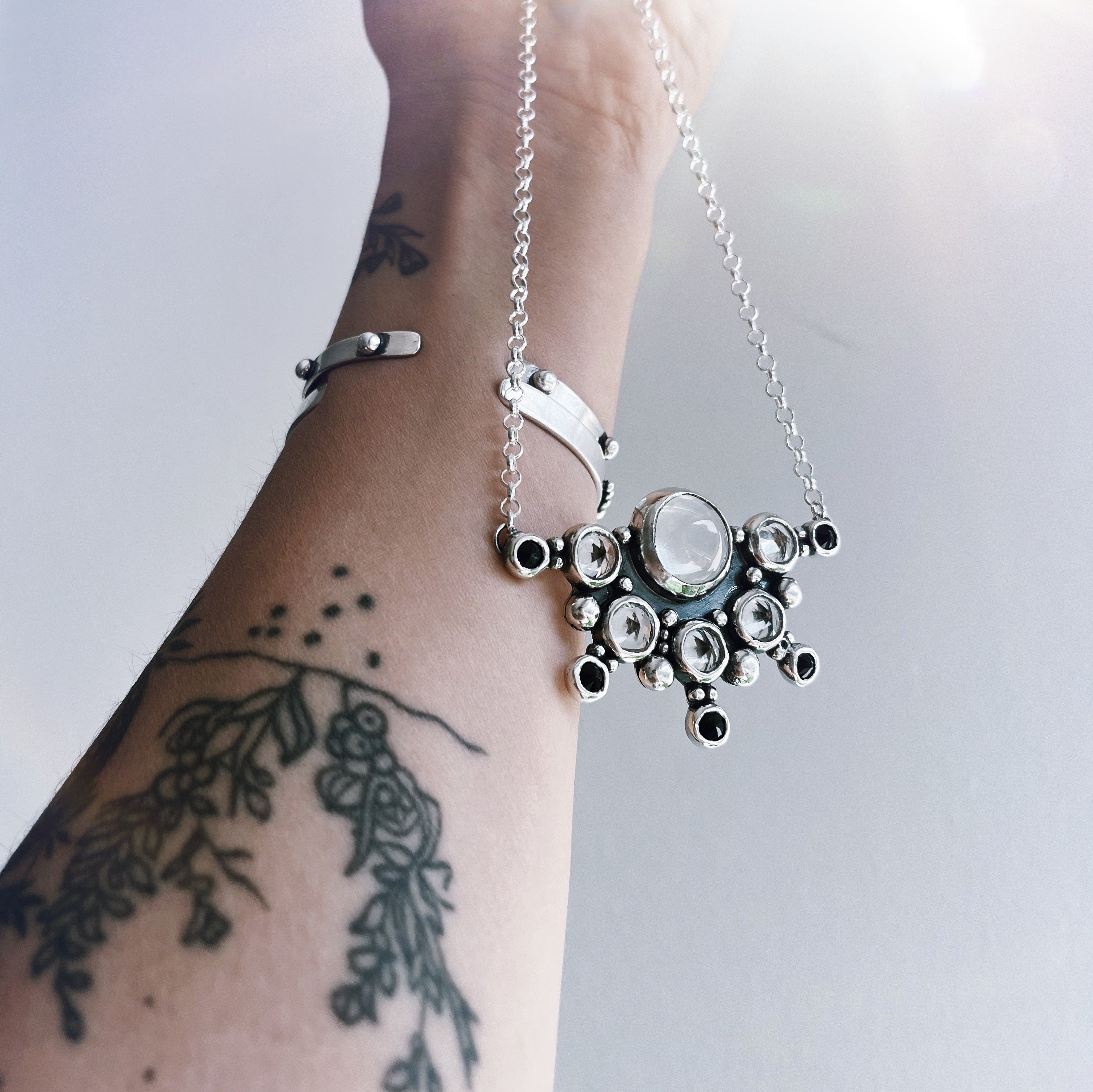 Collar Reina Isabel I - White Spike