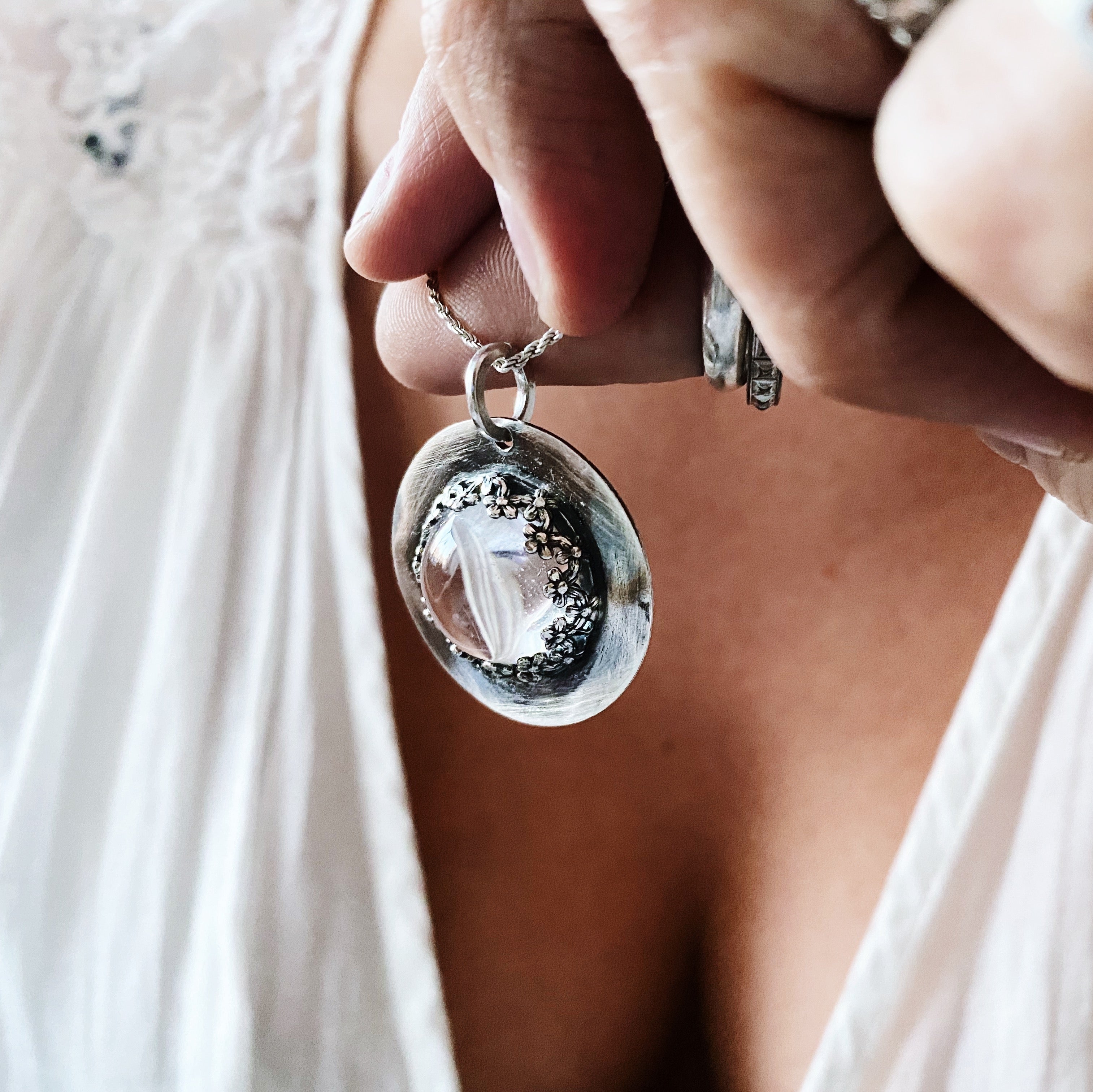 Colgante Medalla Sexy Lace Cristal Moon