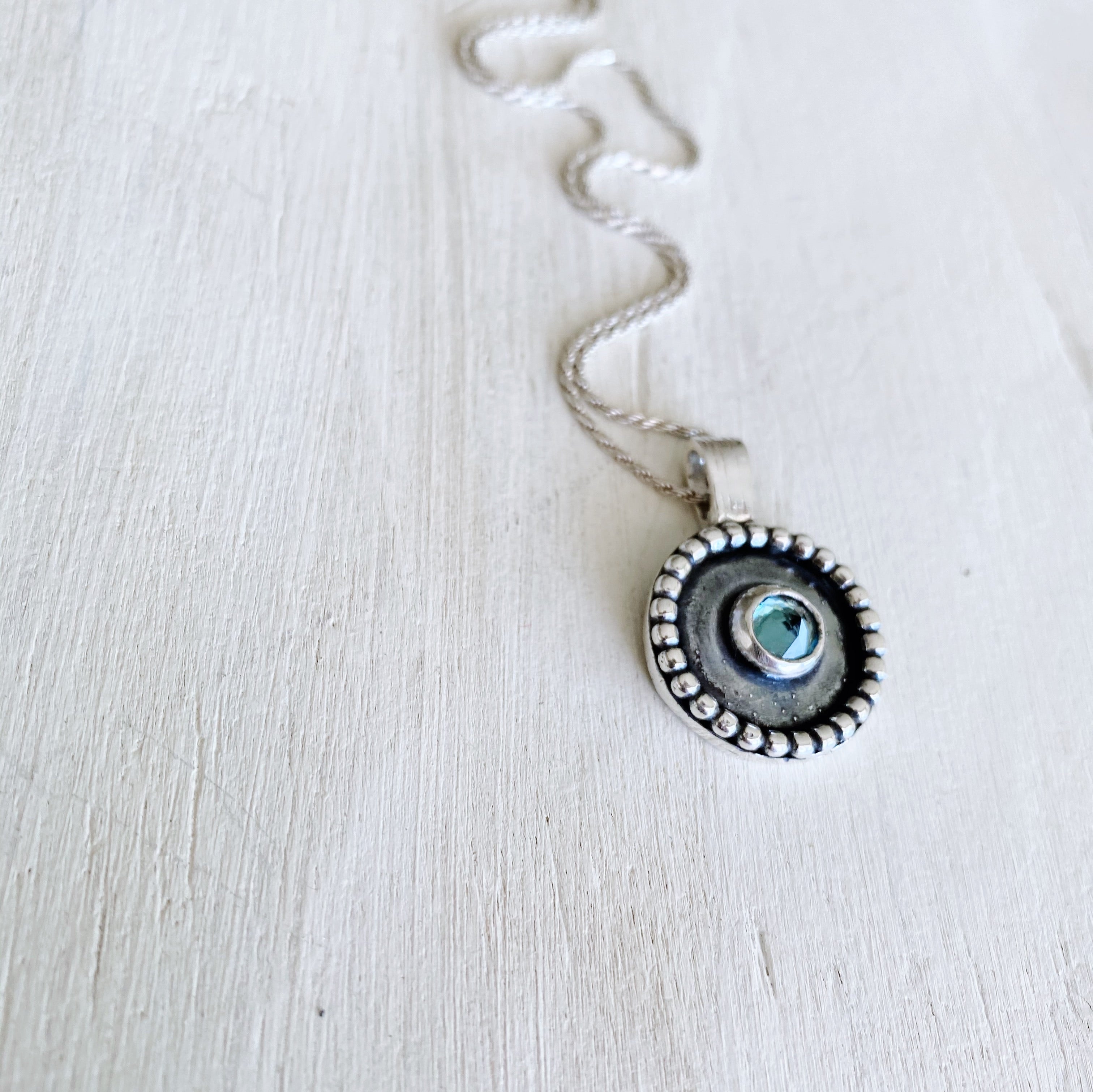 Colgante Medalla Cira Topacio London Blue