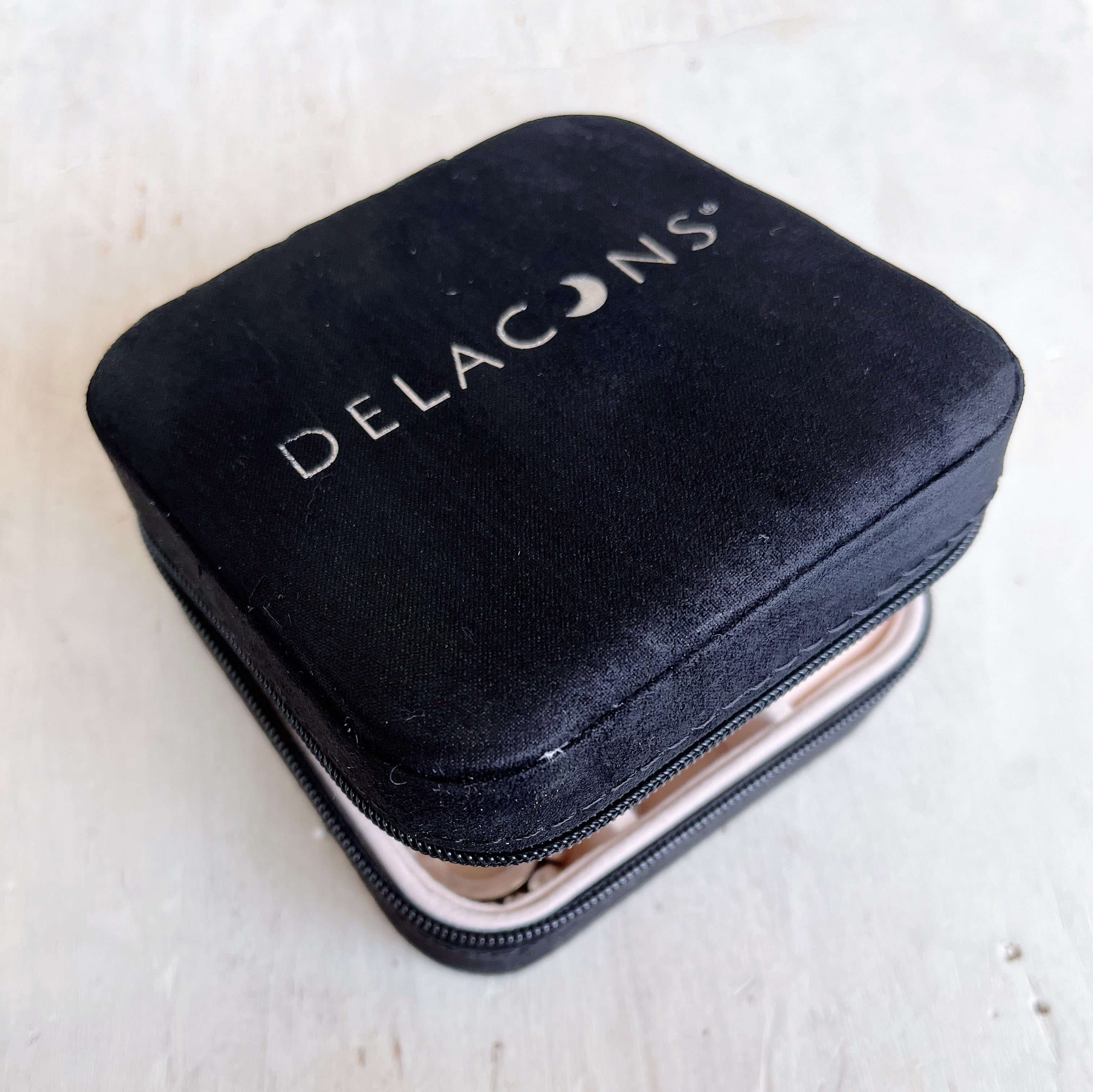 Joyero Viajero Delacons Black Velvet “M”