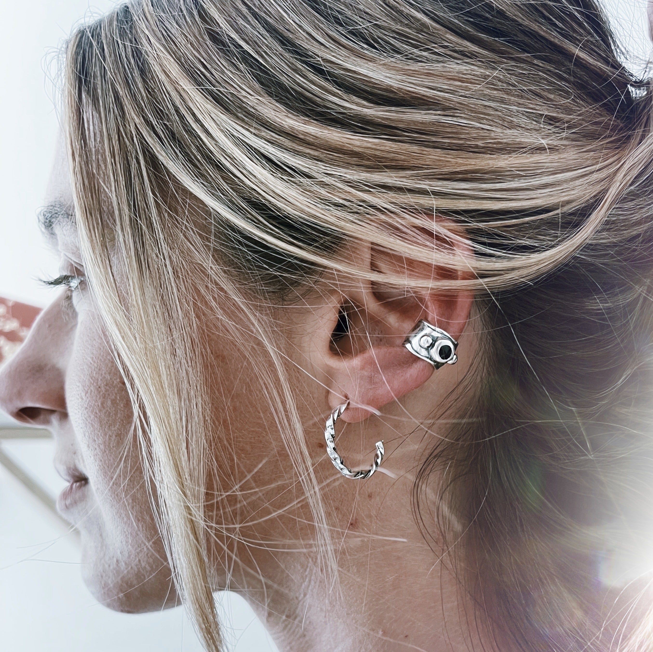 Ear Cuff Waves + Onix