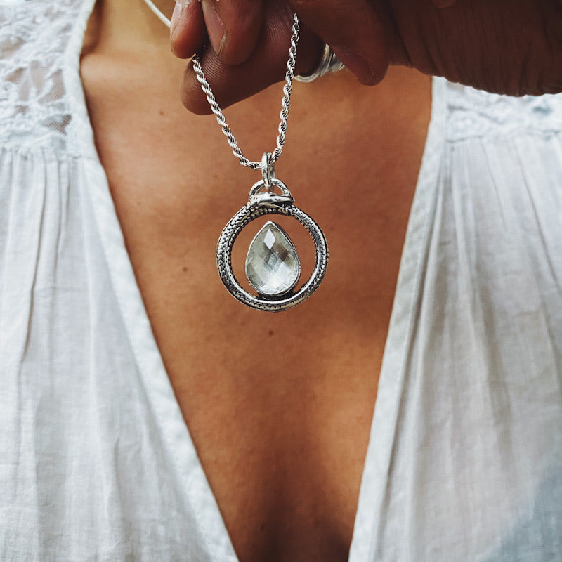 Colgante Ouroboros gota Cuarzo Briolette