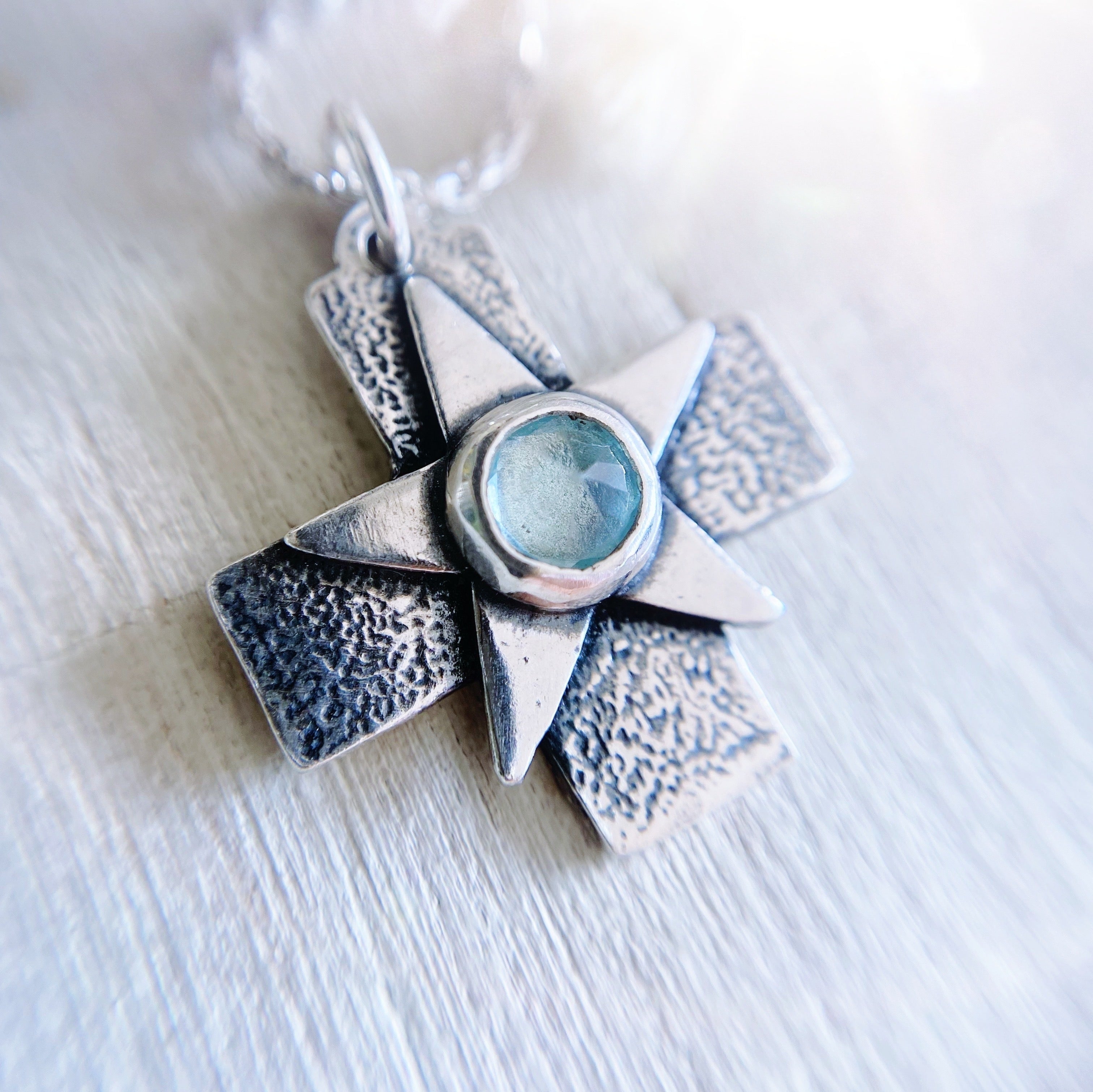 Colgante Cross Star Topacio Celeste