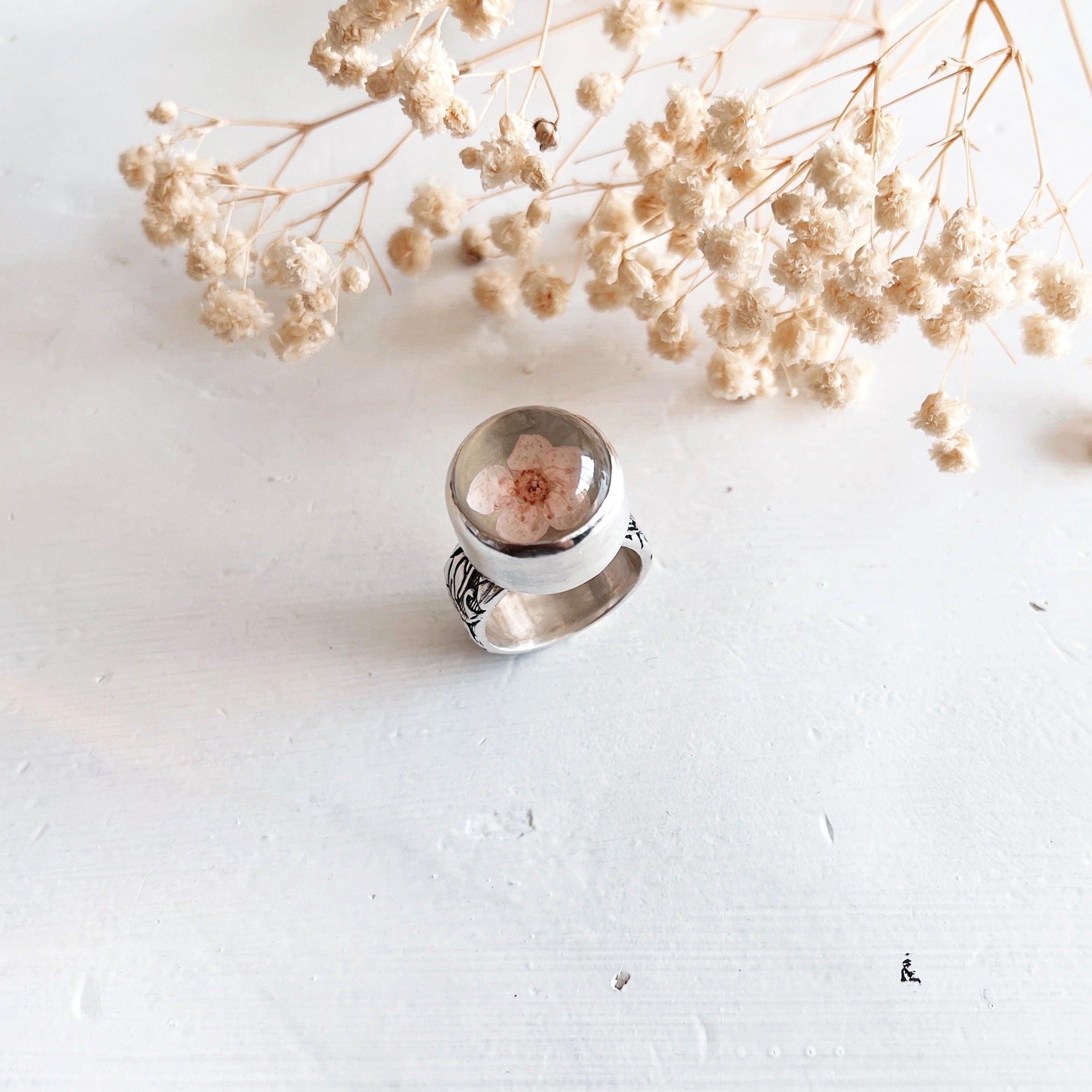 Anillo Florcita Encapsulada / Cherry Blossom