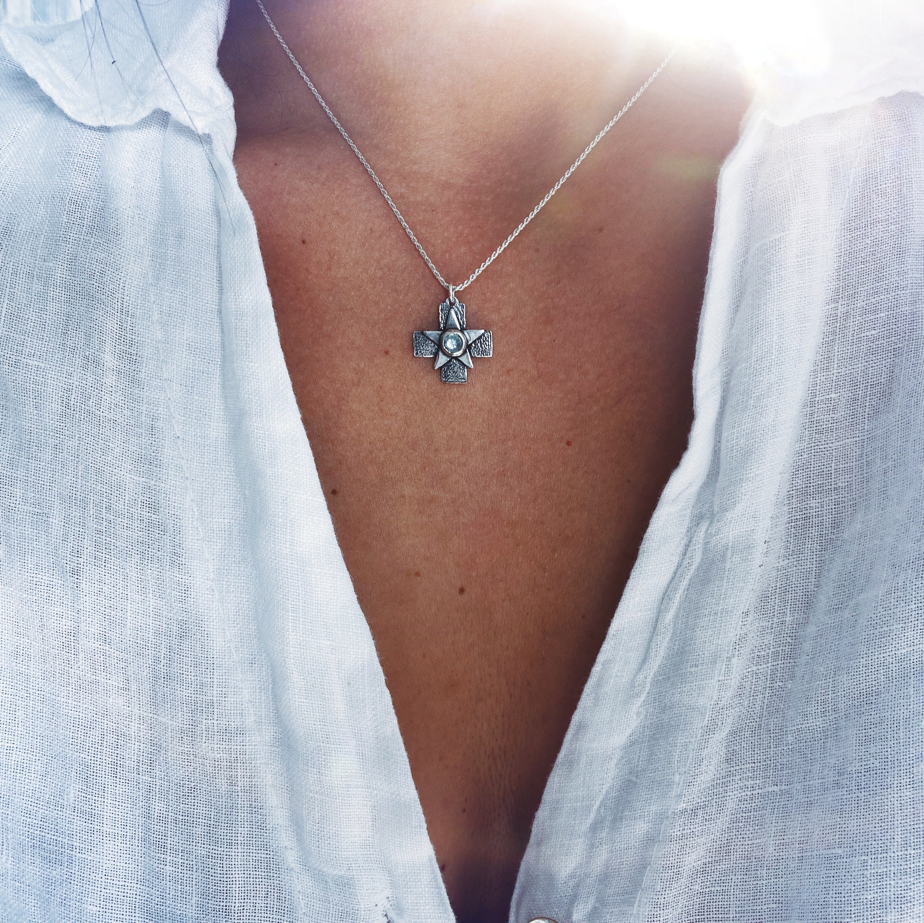 Colgante Cross Star Topacio Celeste