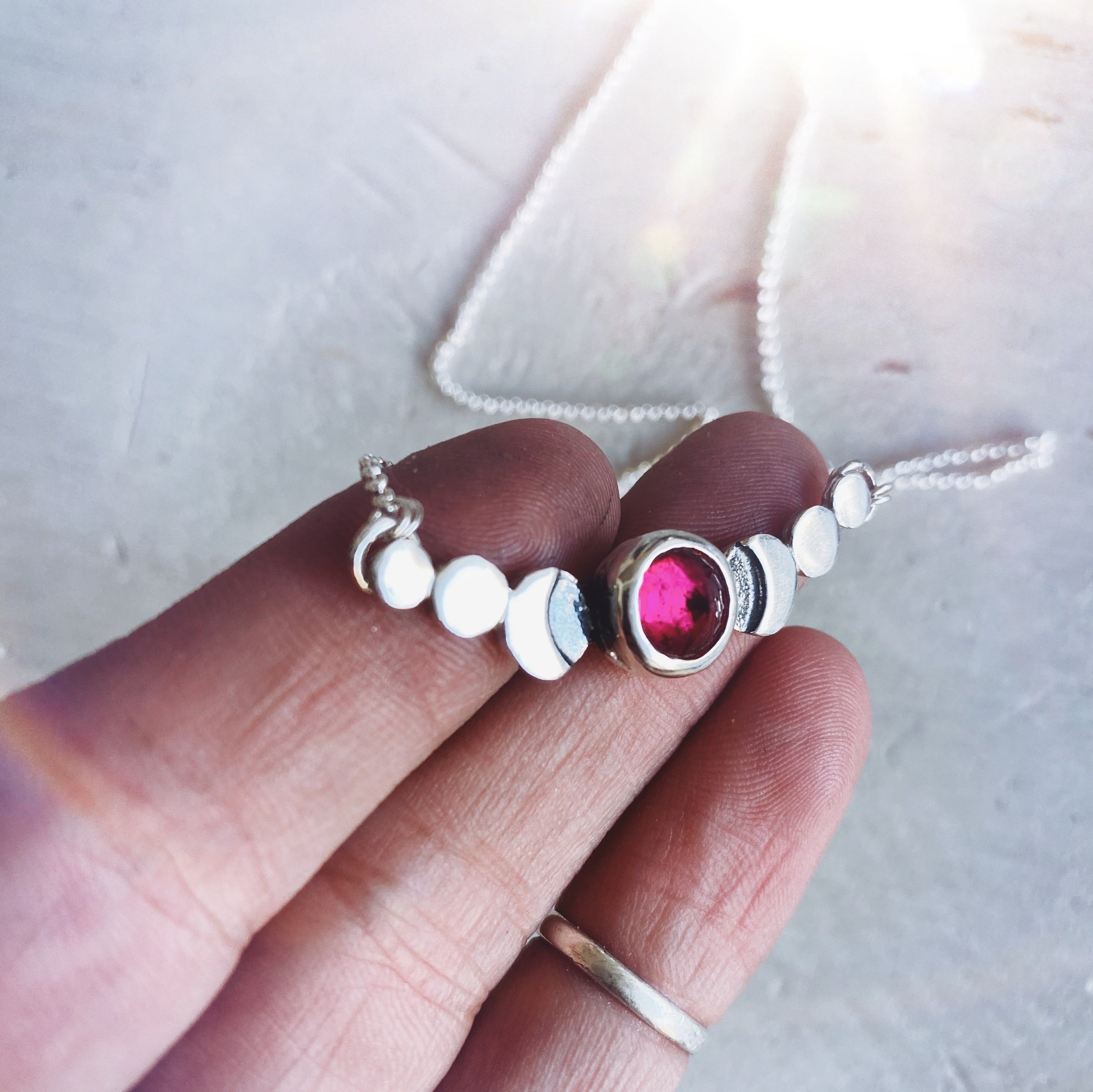 Collar Fases Very Moon Rubi