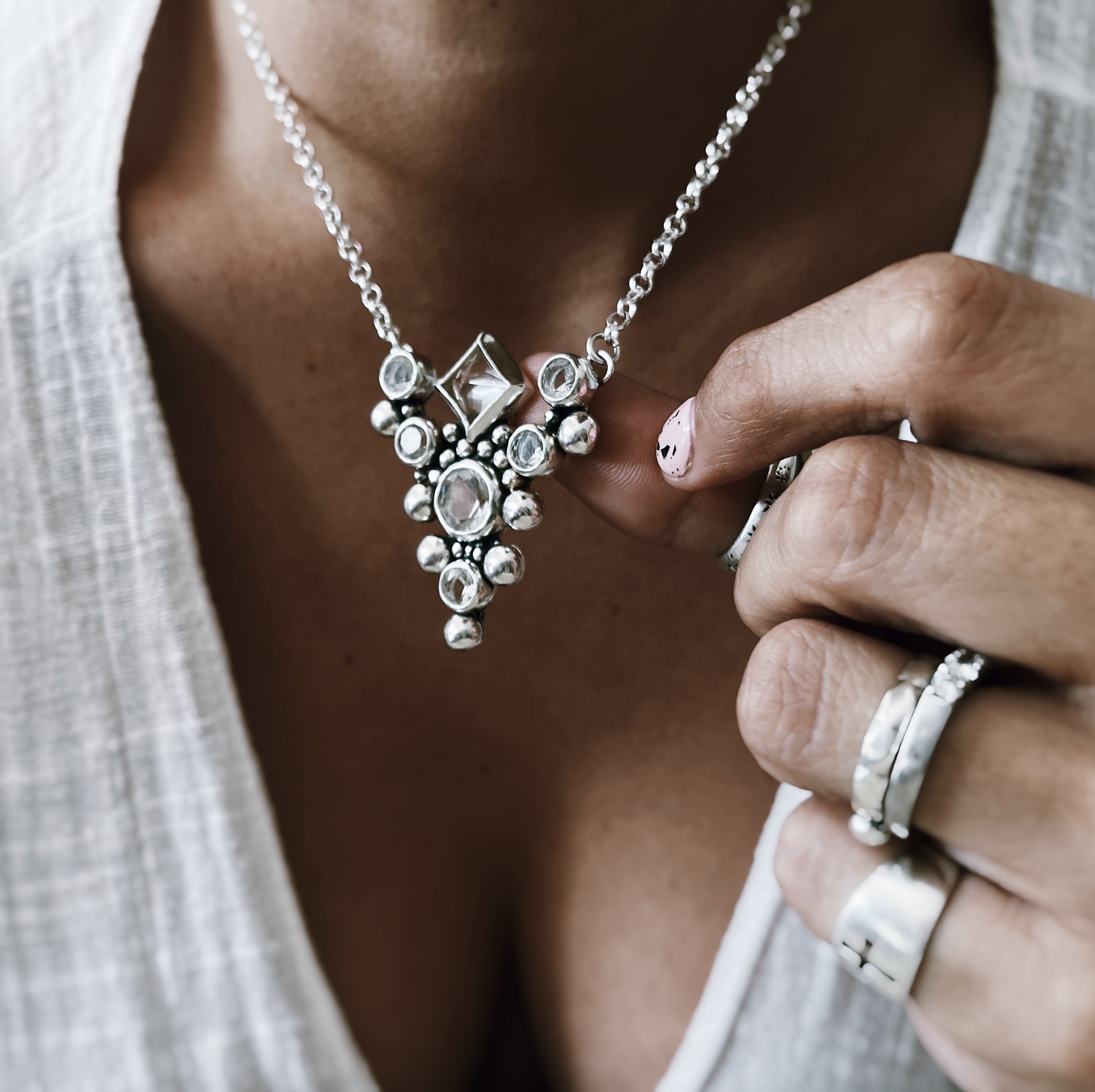 Collar Reina Victoria White - PREVENTA