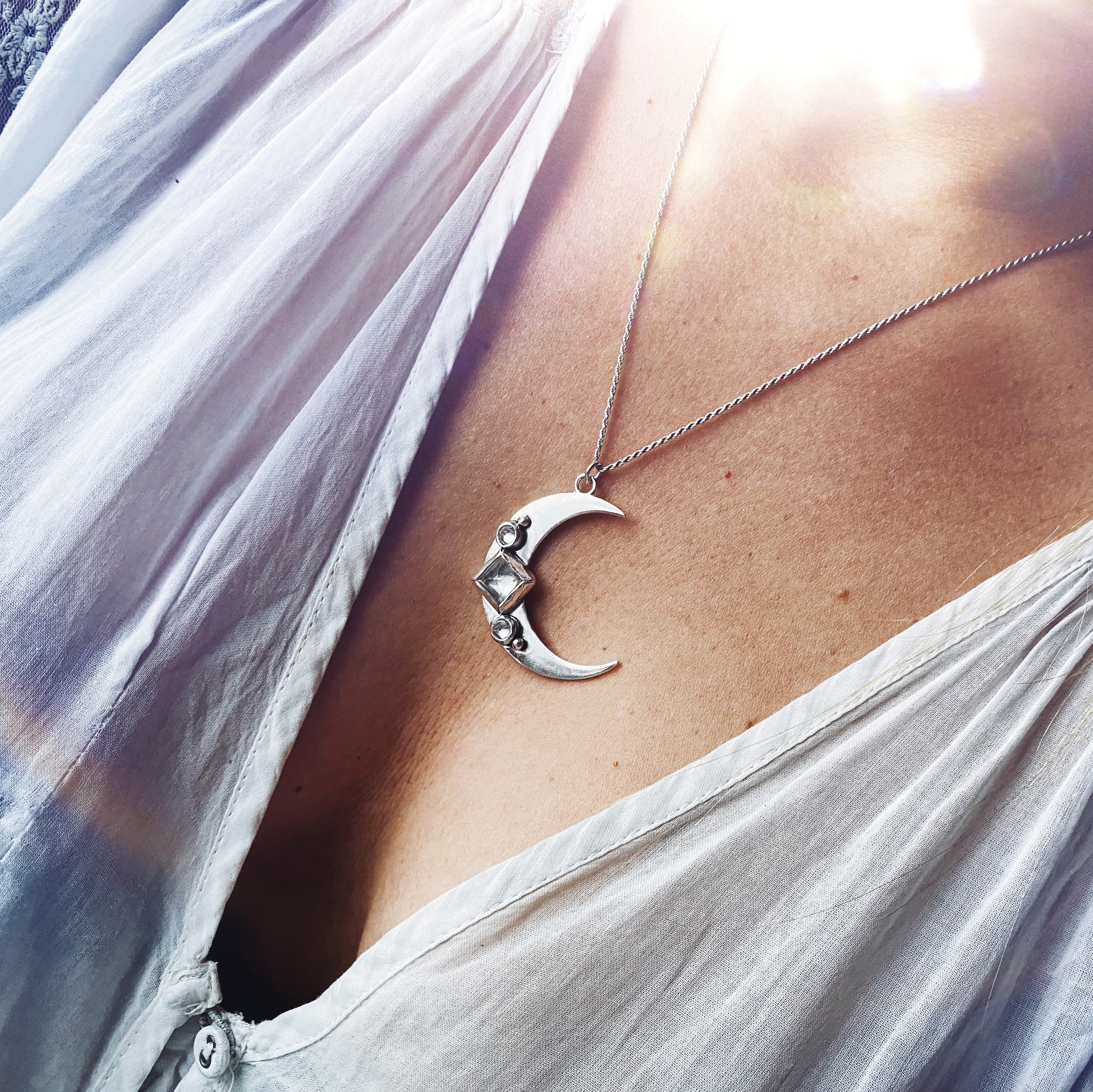 Colgante Starry New Moon + Topacios Blancos