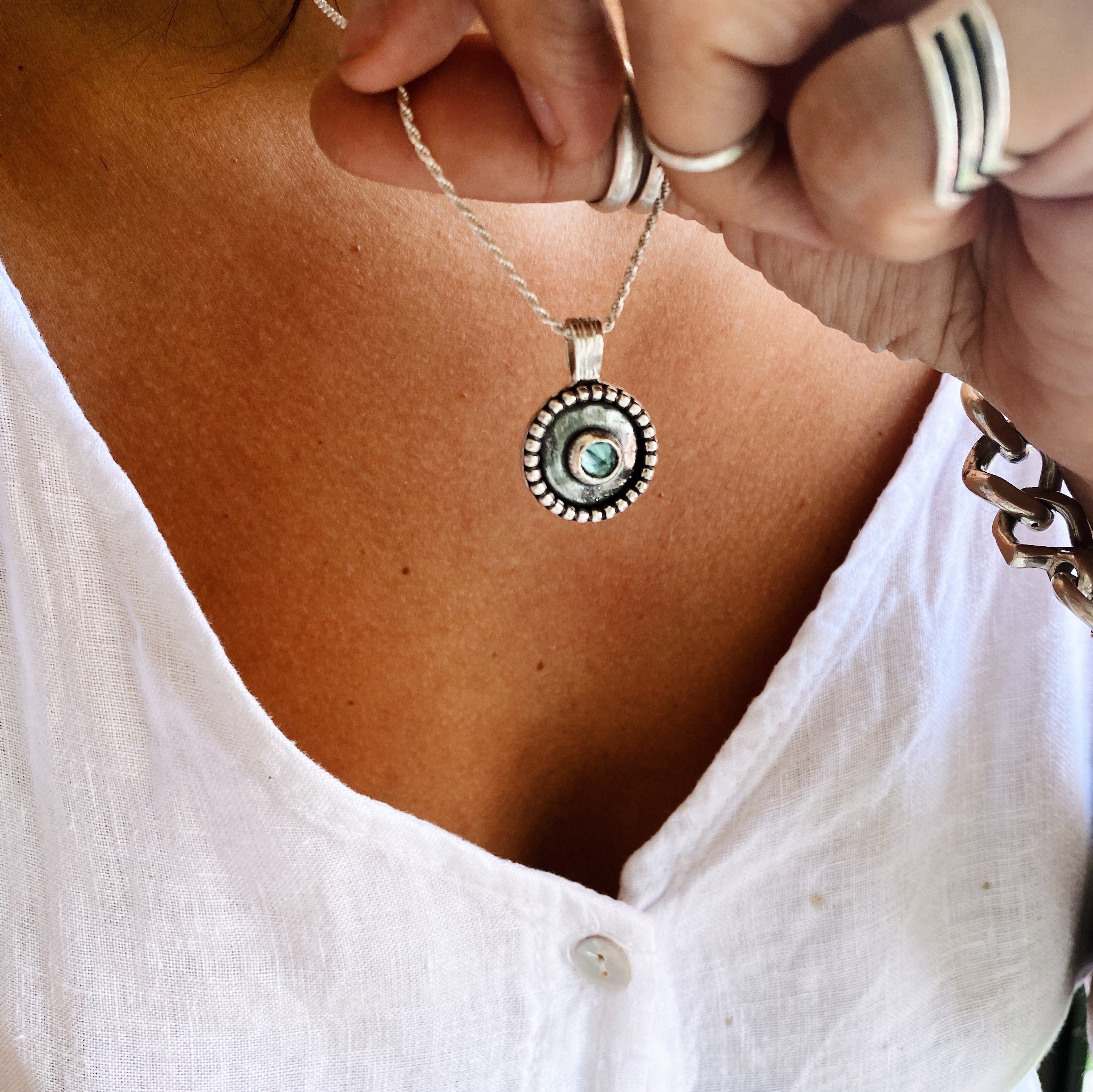 Colgante Medalla Cira Topacio London Blue