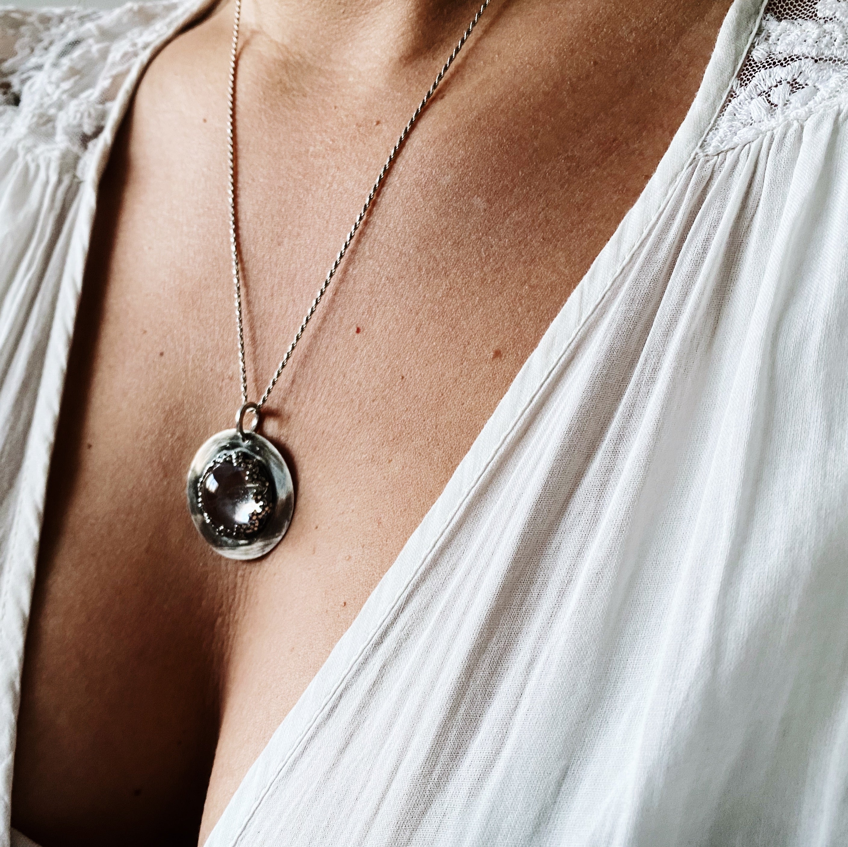 Colgante Medalla Sexy Lace Cristal Moon