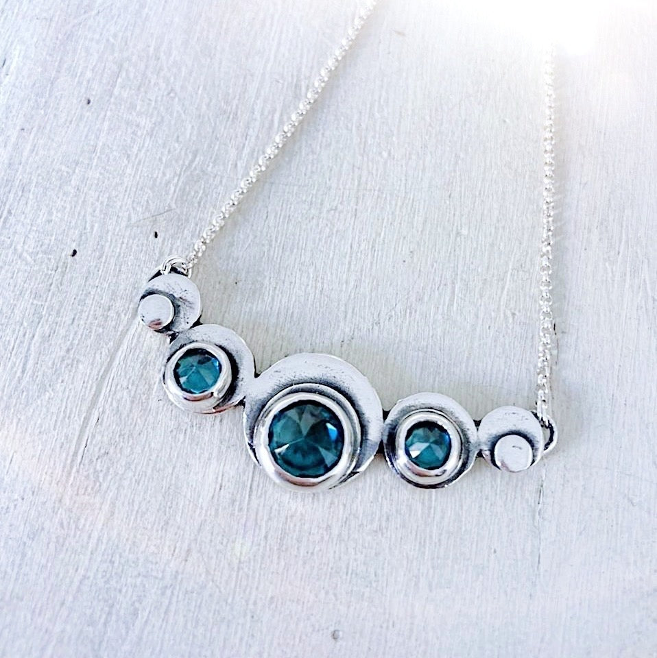 Collar Cosmogyral Topacio London Blue