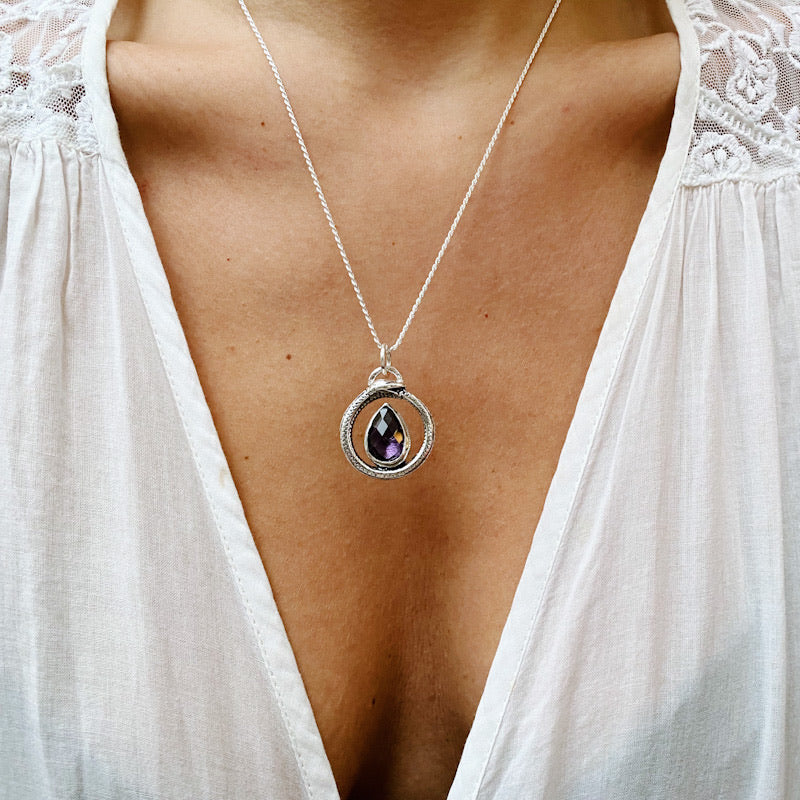 Colgante Ouroboros Purple Rain