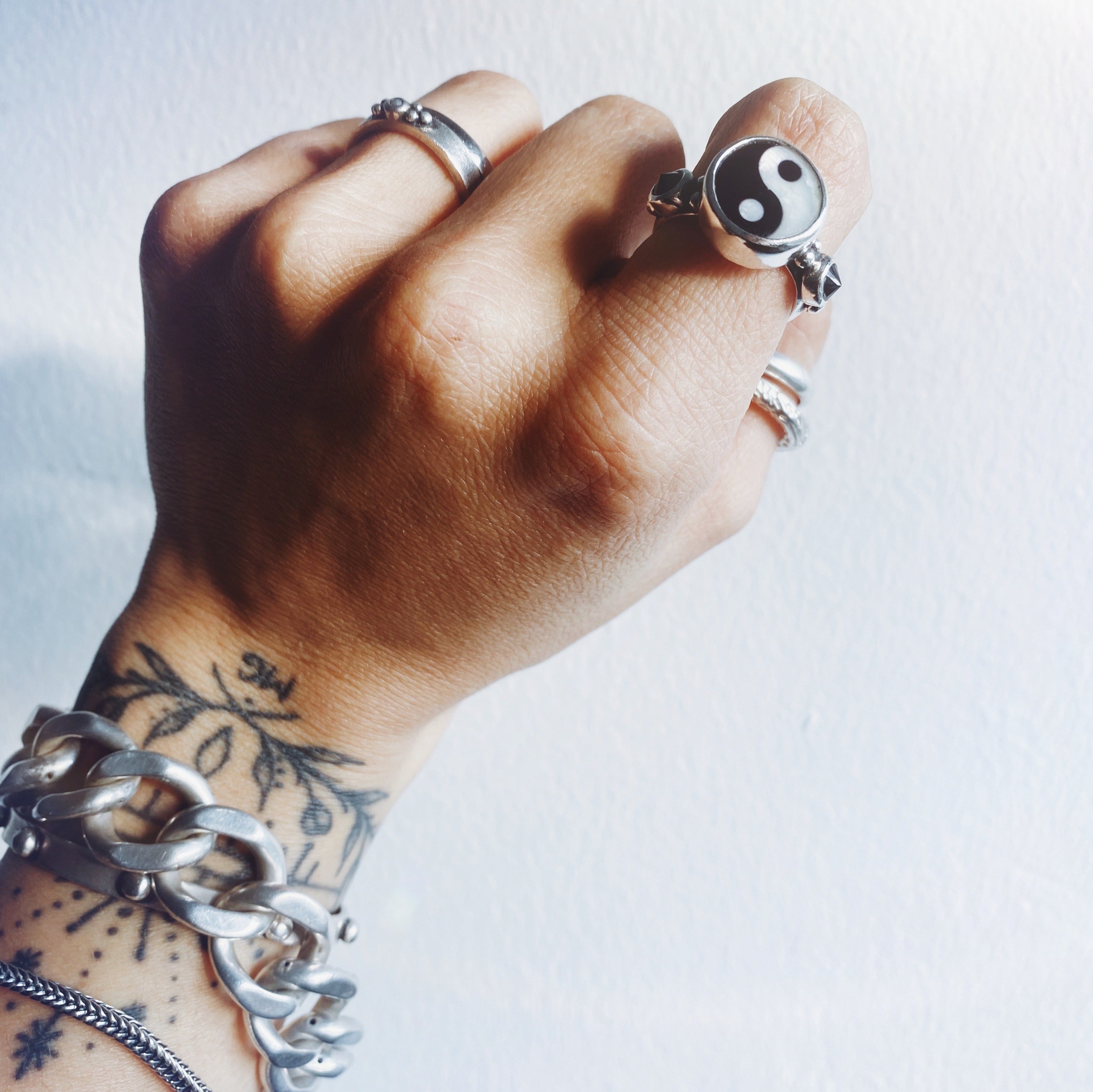 Anillo Ying Yang nacar + Onix