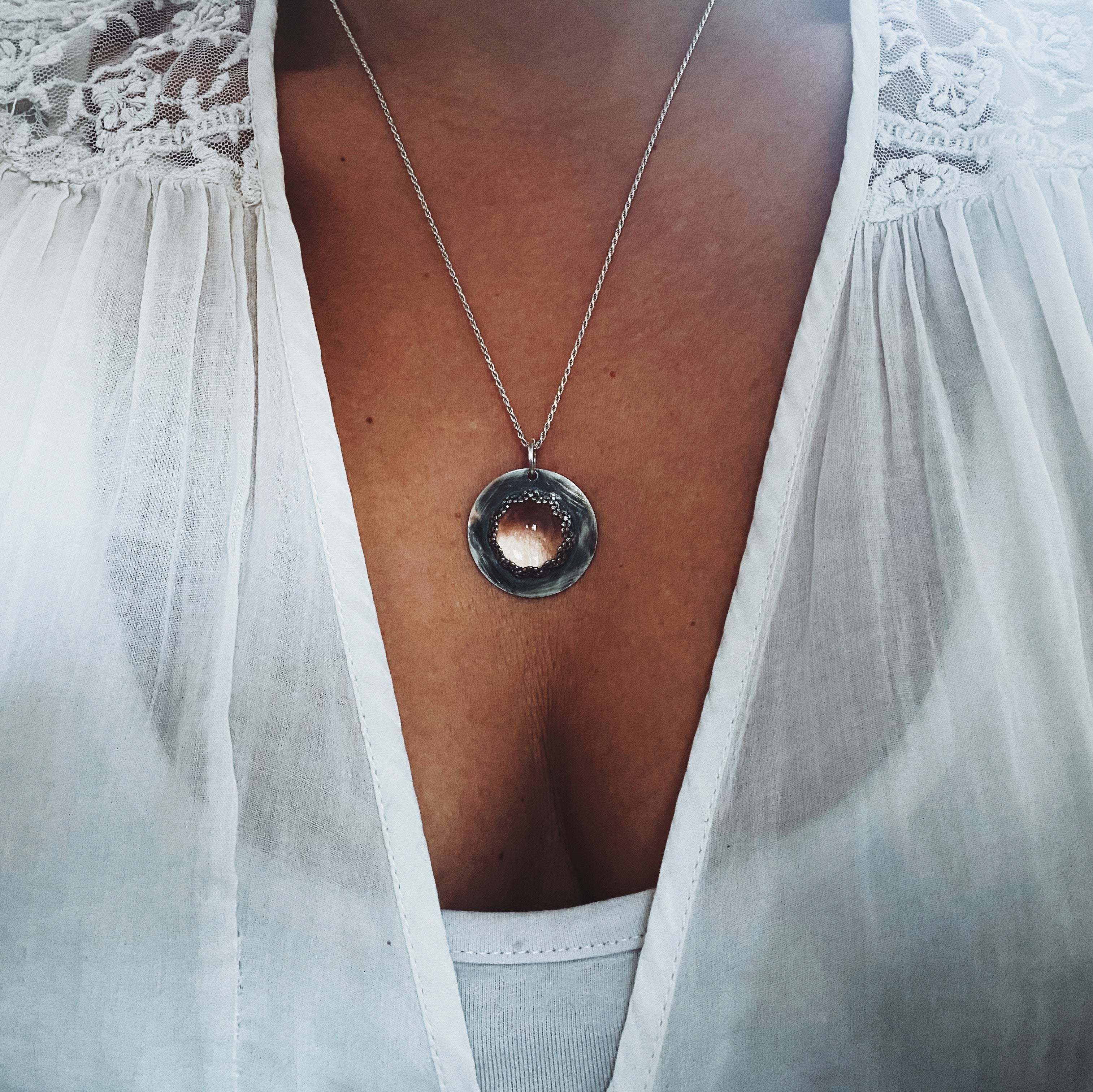 Colgante Medalla Sexy Lace Cristal Moon