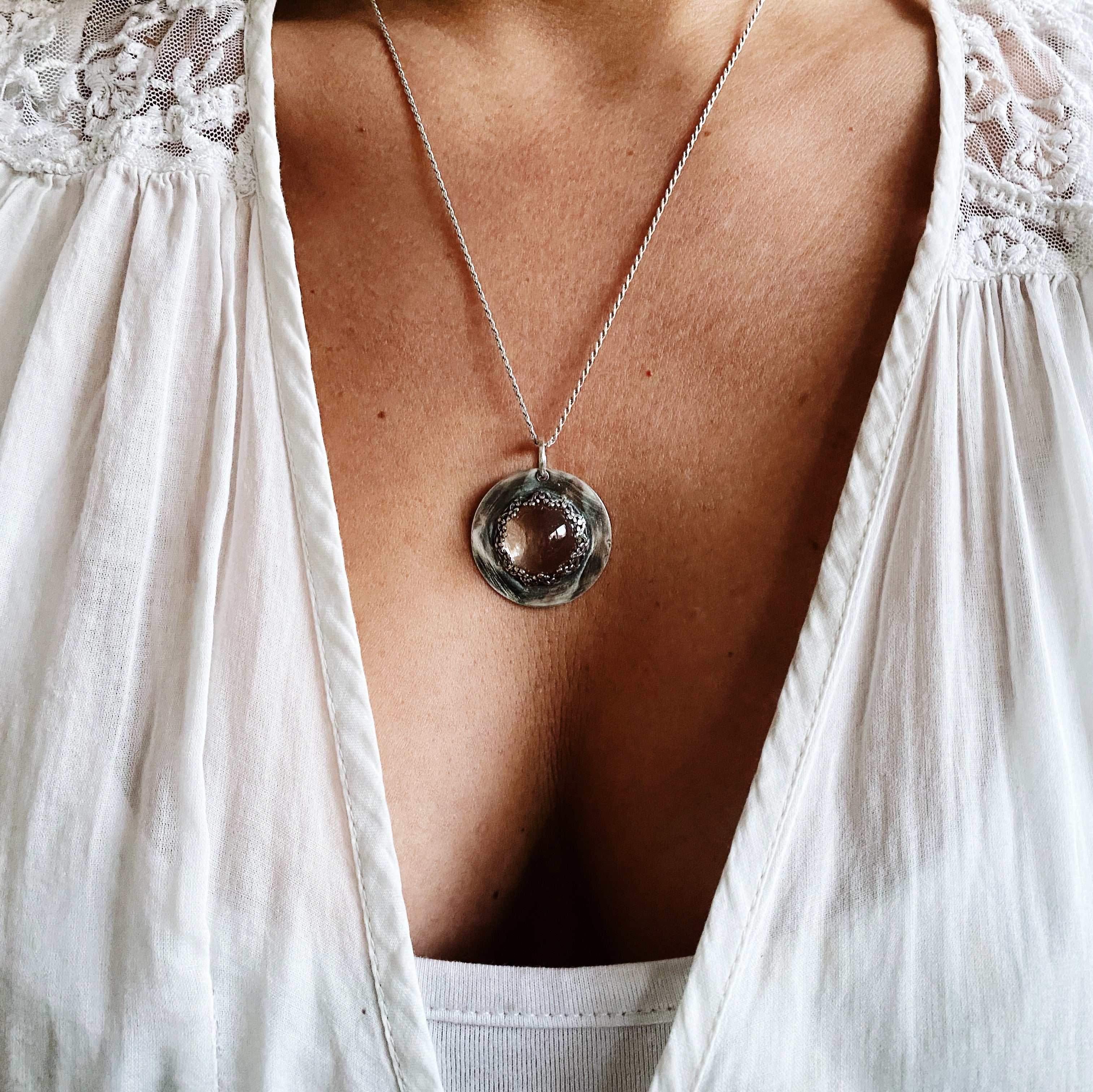 Colgante Medalla Sexy Lace Cristal Moon