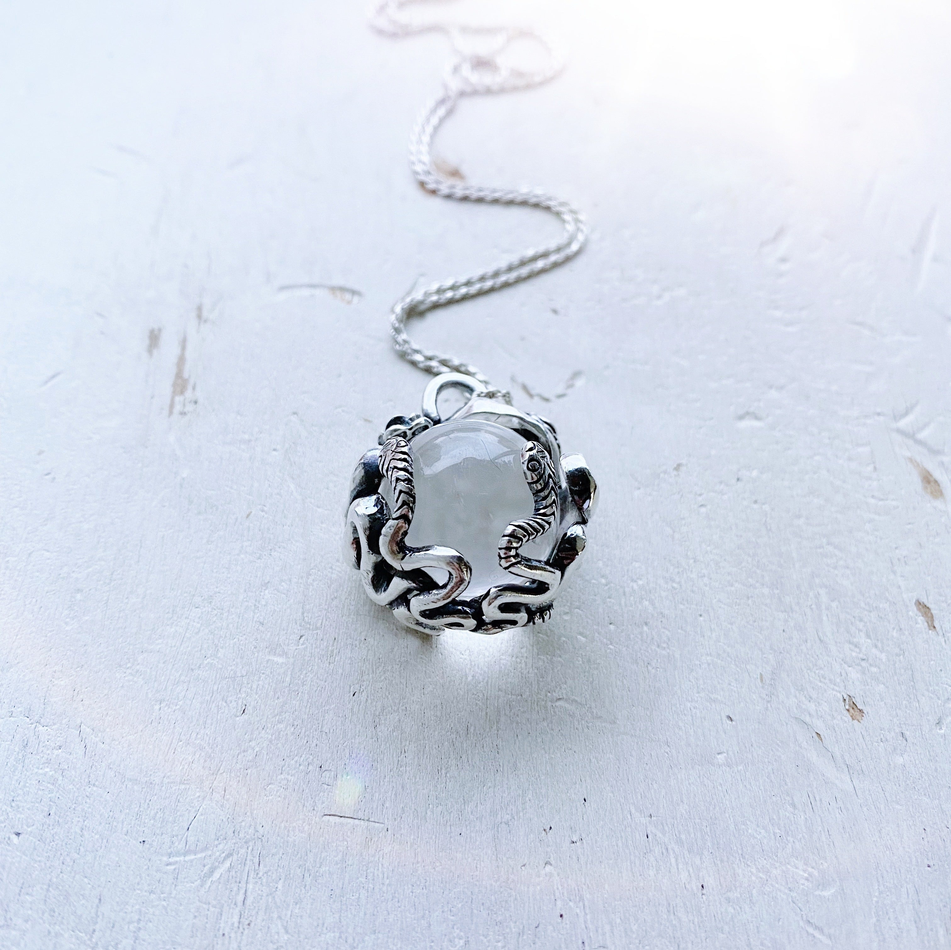 Colgante Serpi Halo Medusa + Cuarzo Transparente