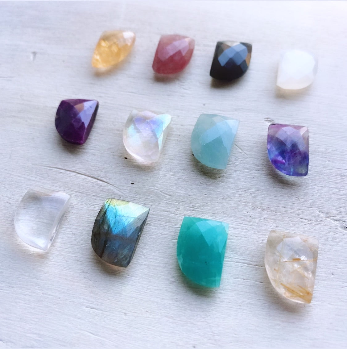 Colgante Cuerno Flora “M” + Piedra a elección