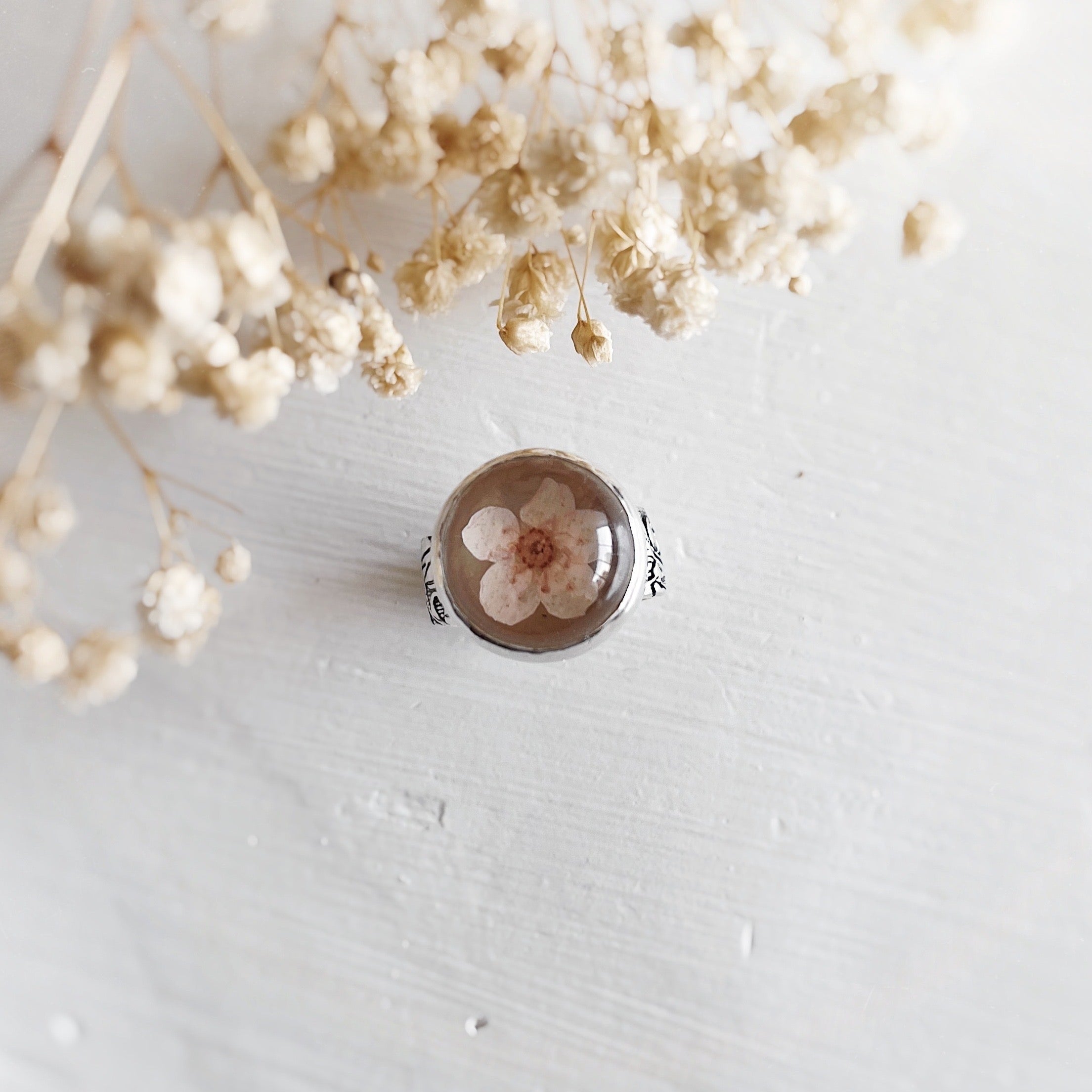 Anillo Florcita Encapsulada / Cherry Blossom