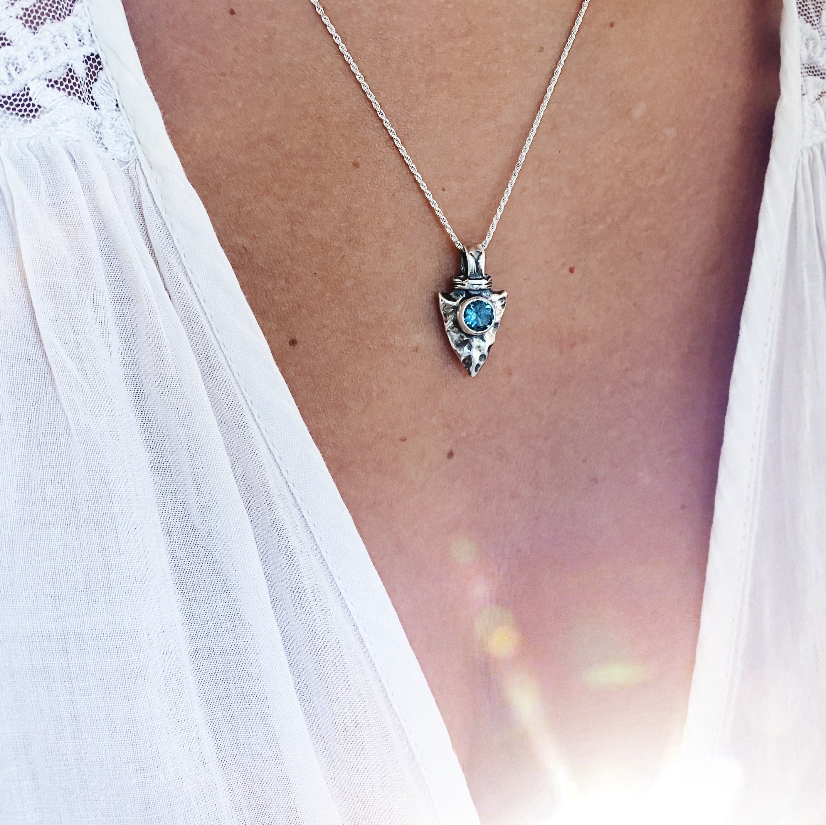 Colgante Punta de Flecha Topacio London Blue