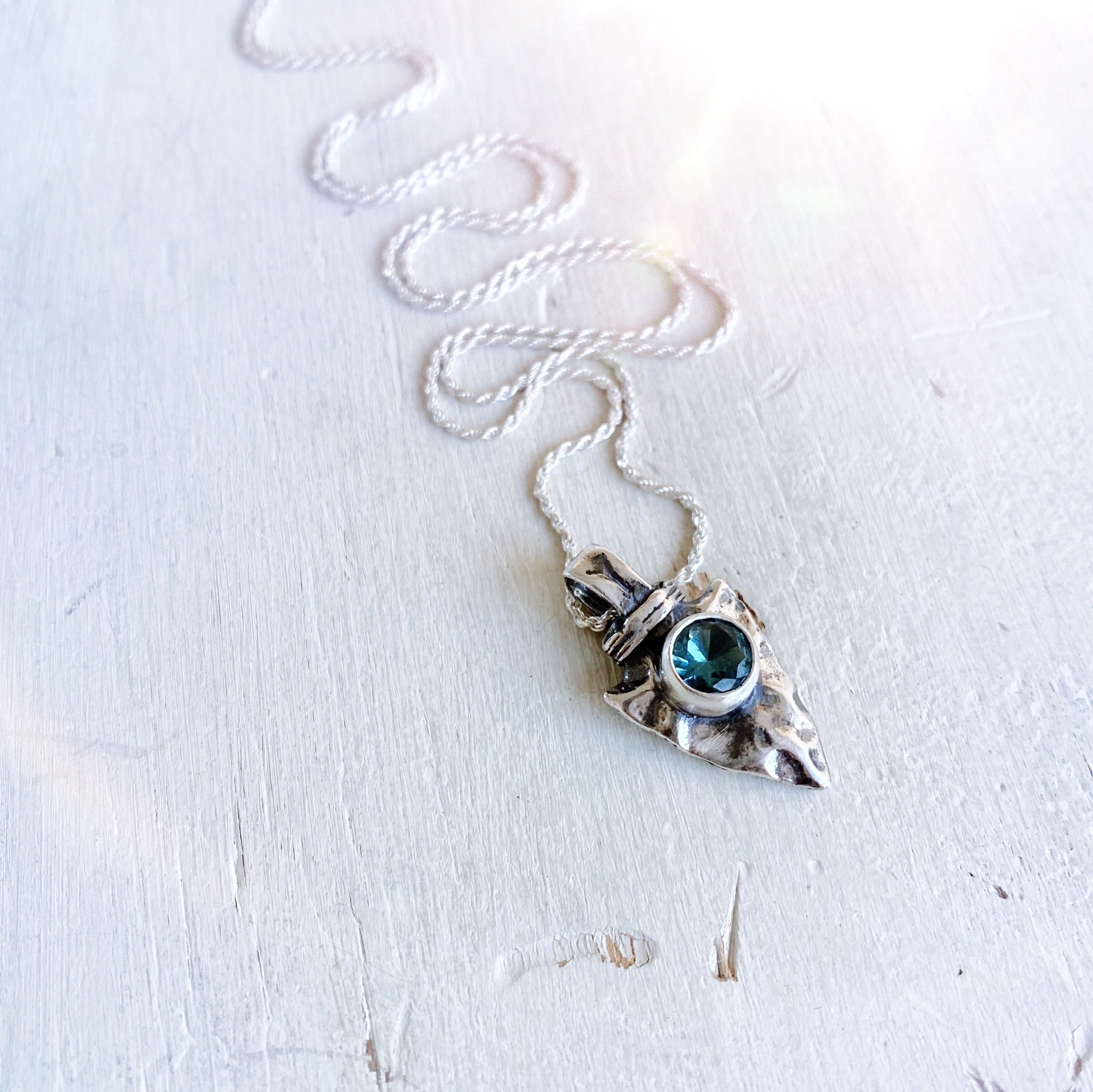 Colgante Punta de Flecha Topacio London Blue