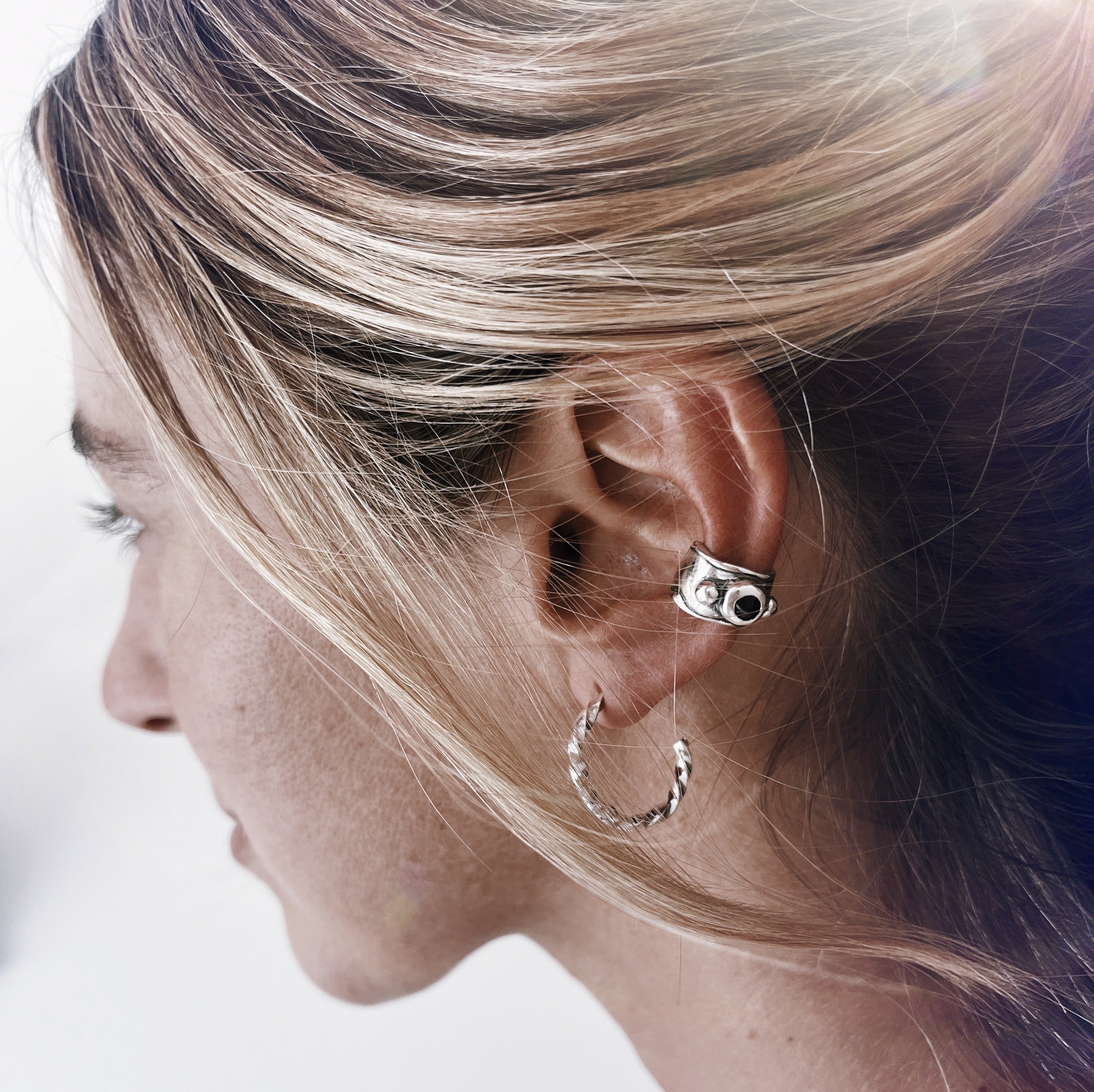 Ear Cuff Waves + Onix