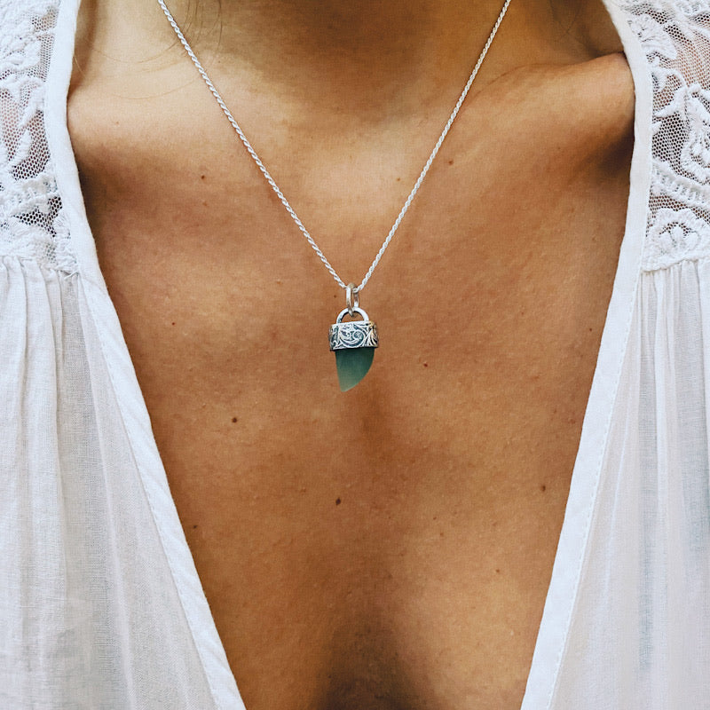 Colgante Mini Cuerno Flamenco - Varias Piedras