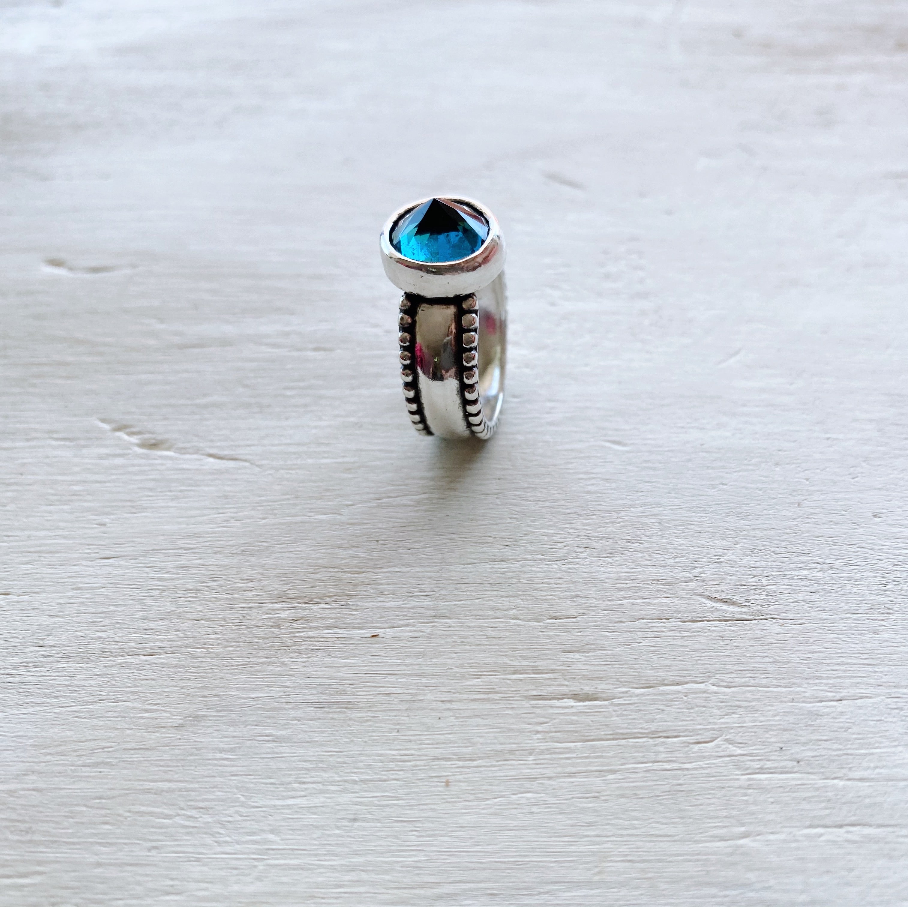 Anillo Lara Topacio London Blue Spike