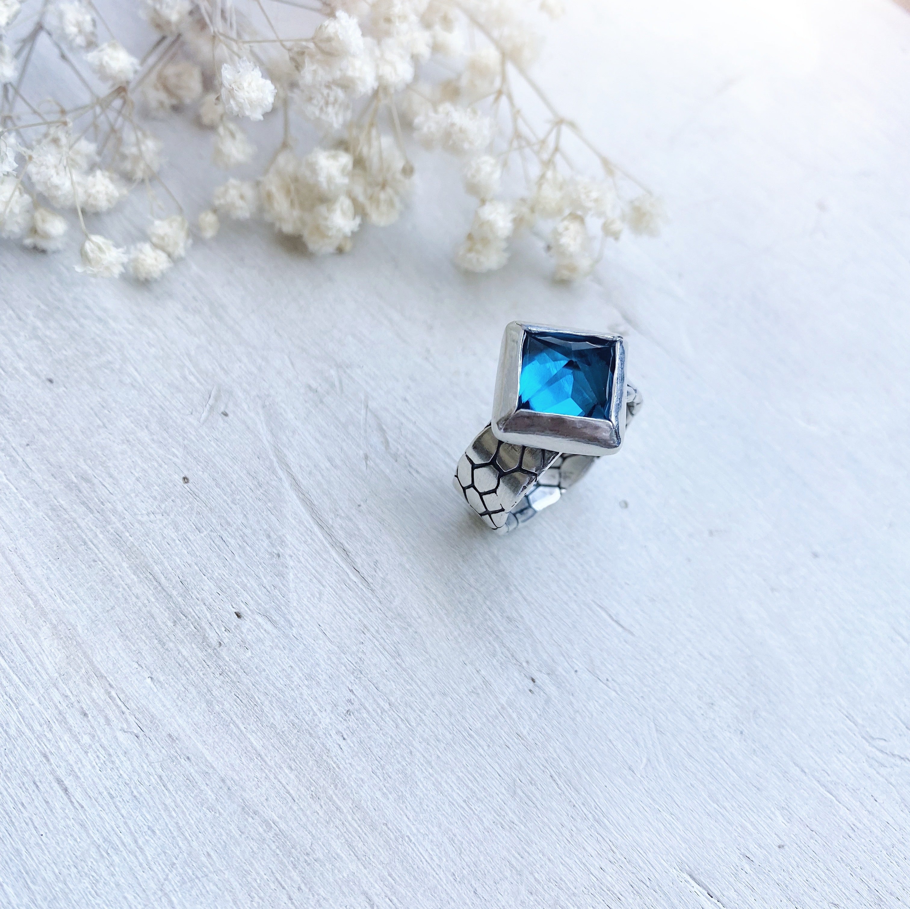 Anillo Piel de Serpiente + Rombo Topacio London Blue