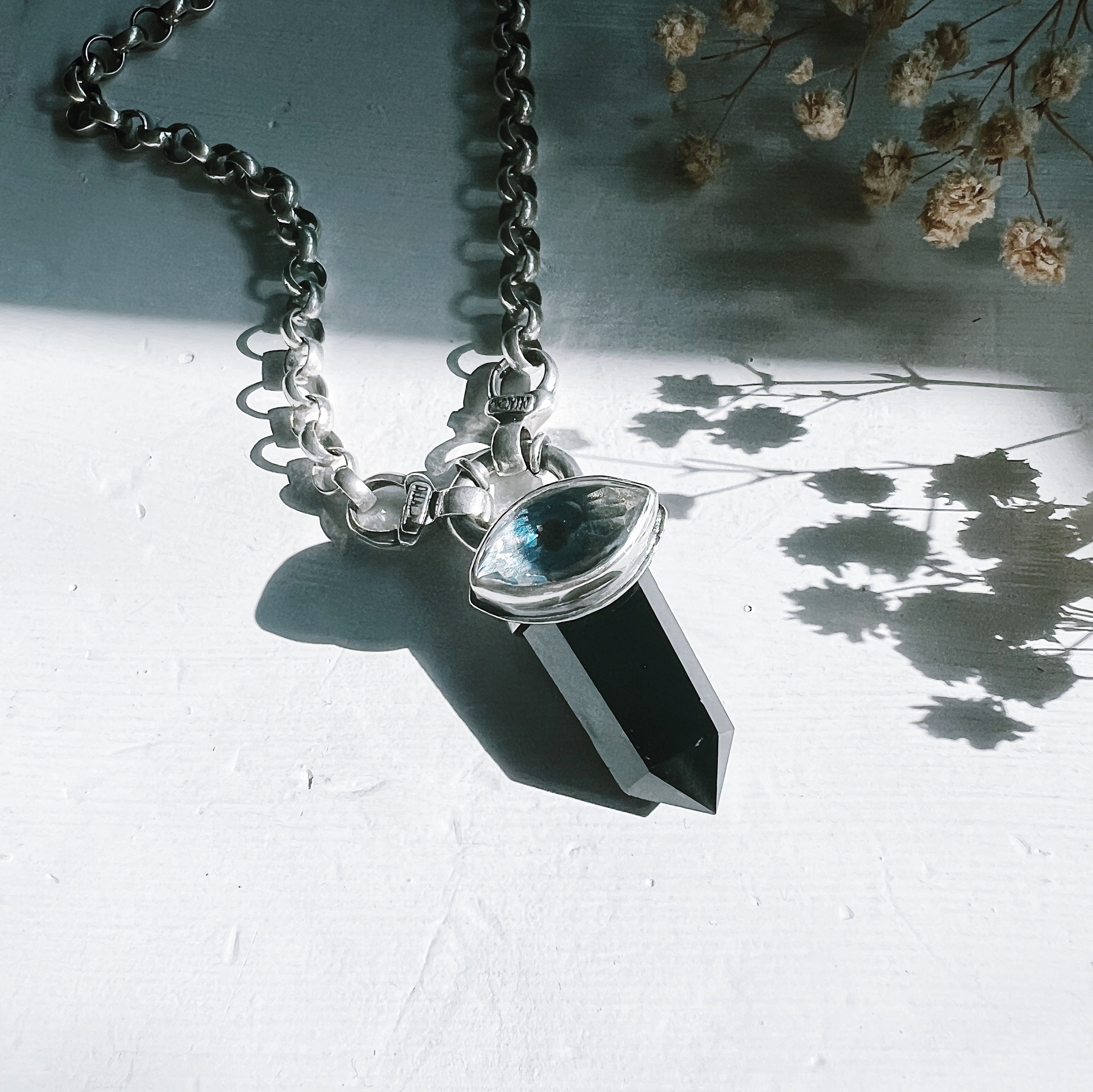 Colgante Punta Onix Medium Azul  “A”