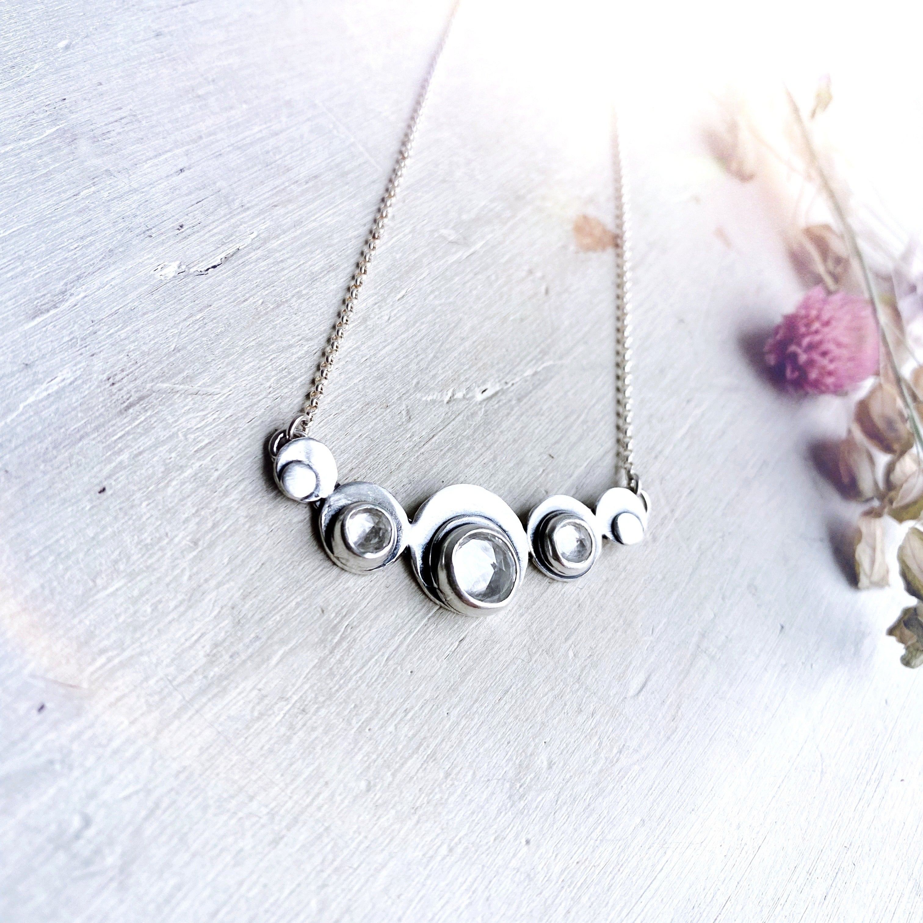 Collar Cosmogyral Topacio Blanco Spike