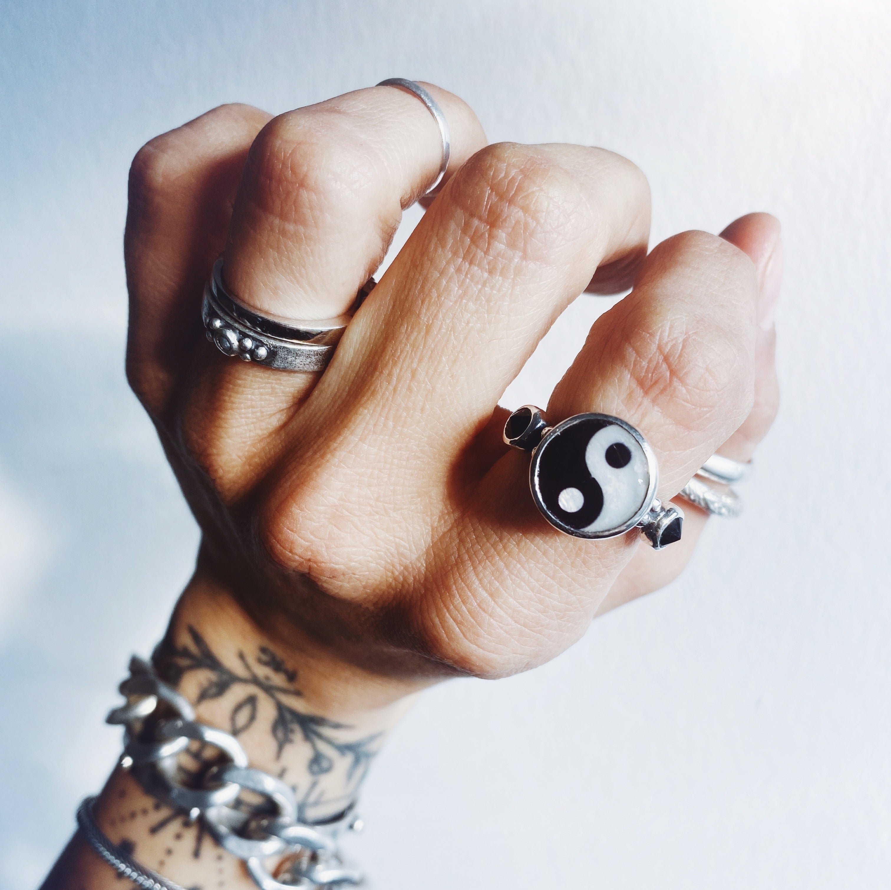 Anillo Ying Yang nacar + Onix